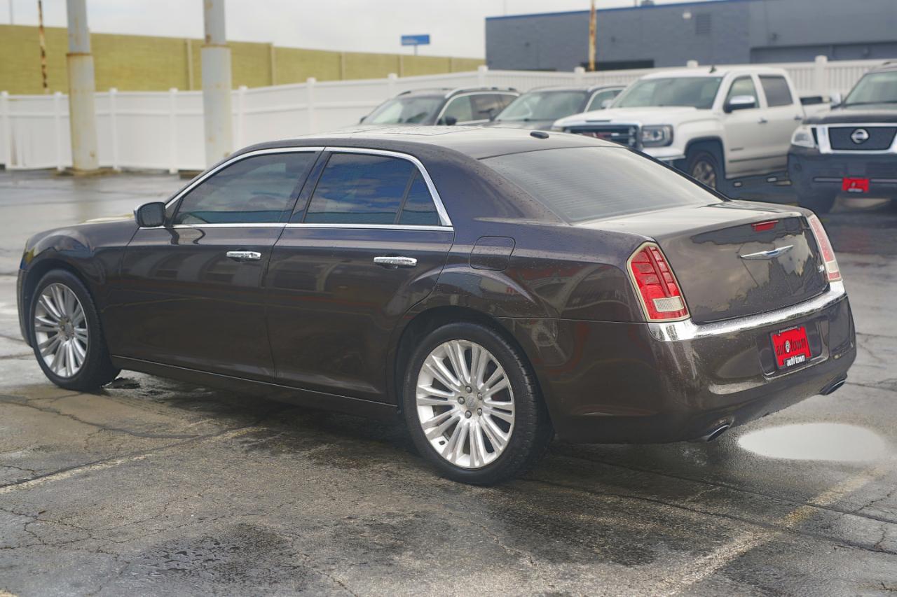 Chrysler 300 4dr Sdn V6 Limited RWD 2012