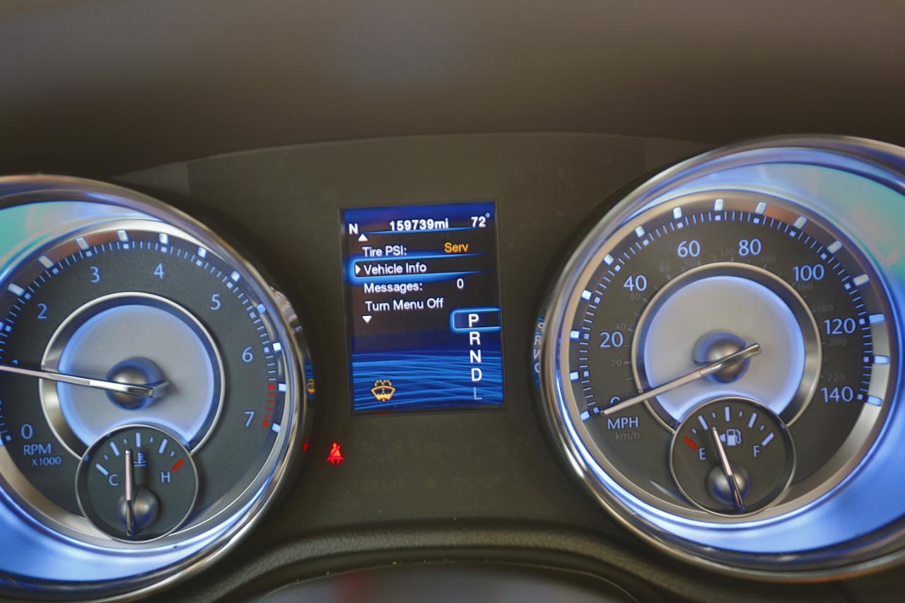 Chrysler 300 4dr Sdn V6 Limited RWD 2012