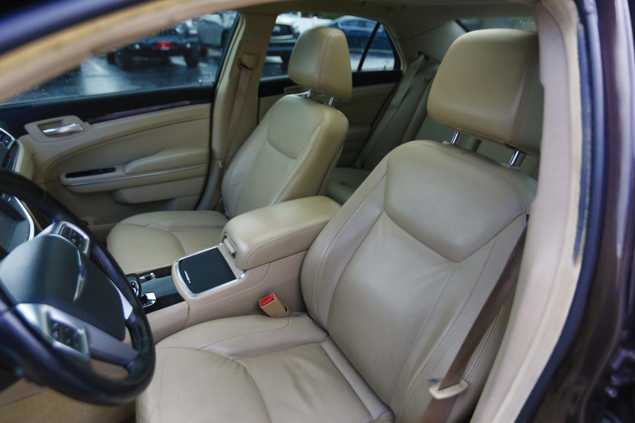 Chrysler 300 4dr Sdn V6 Limited RWD 2012