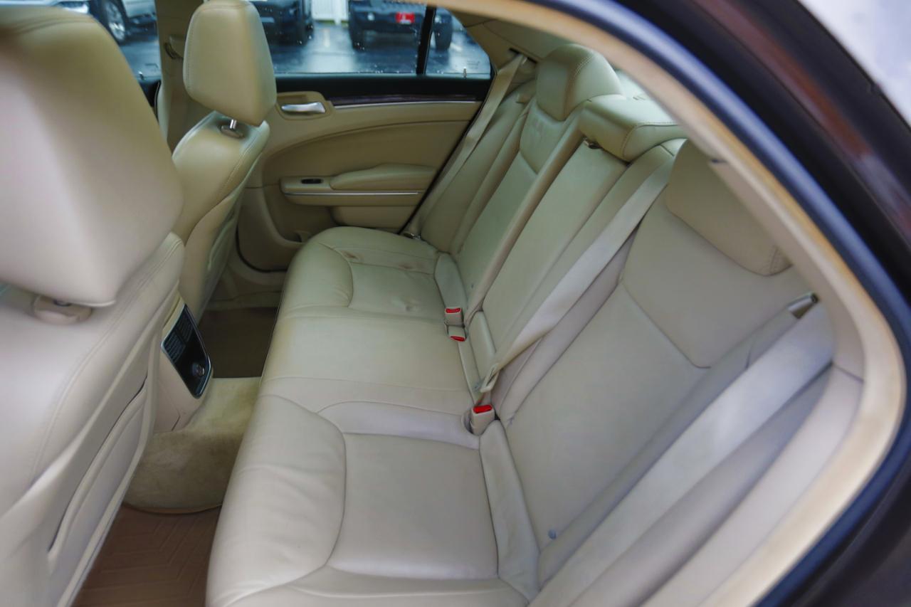 Chrysler 300 4dr Sdn V6 Limited RWD 2012