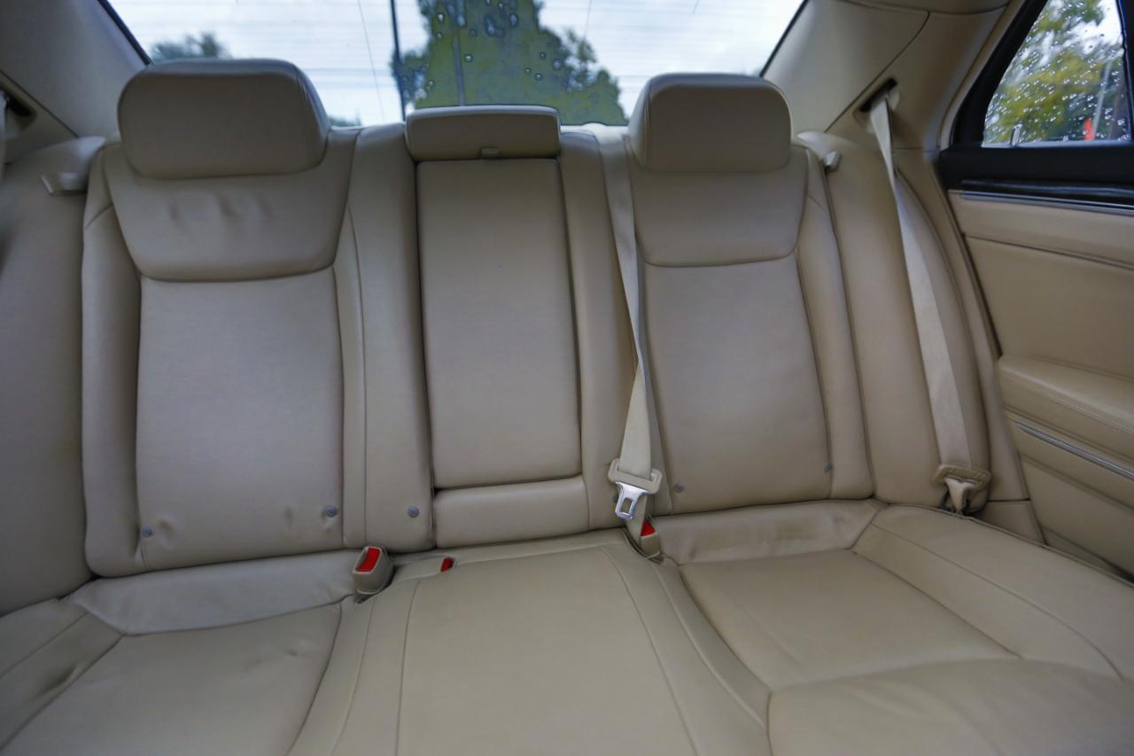 Chrysler 300 4dr Sdn V6 Limited RWD 2012