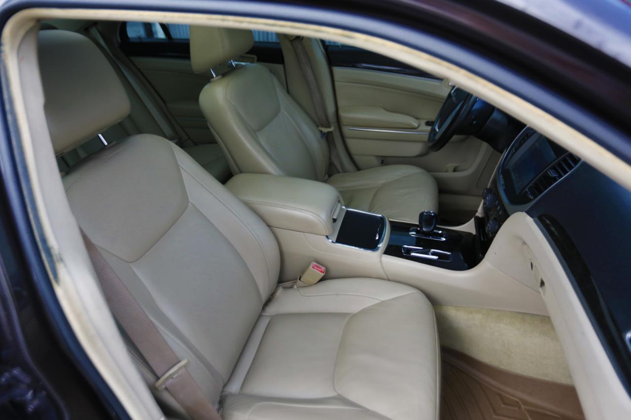 Chrysler 300 4dr Sdn V6 Limited RWD 2012