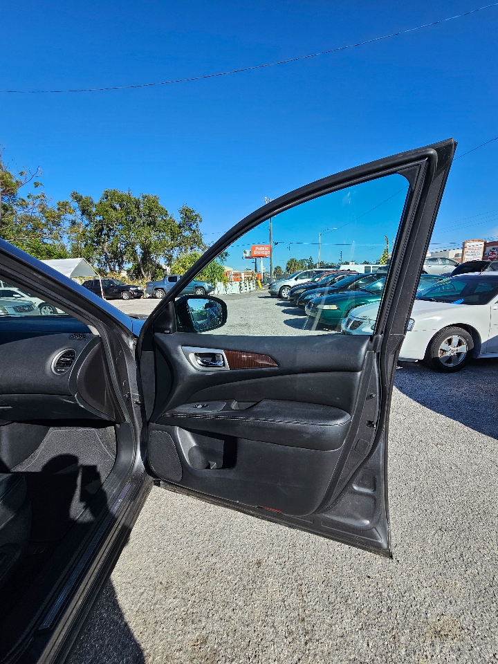 Nissan Pathfinder SL 2WD 2015