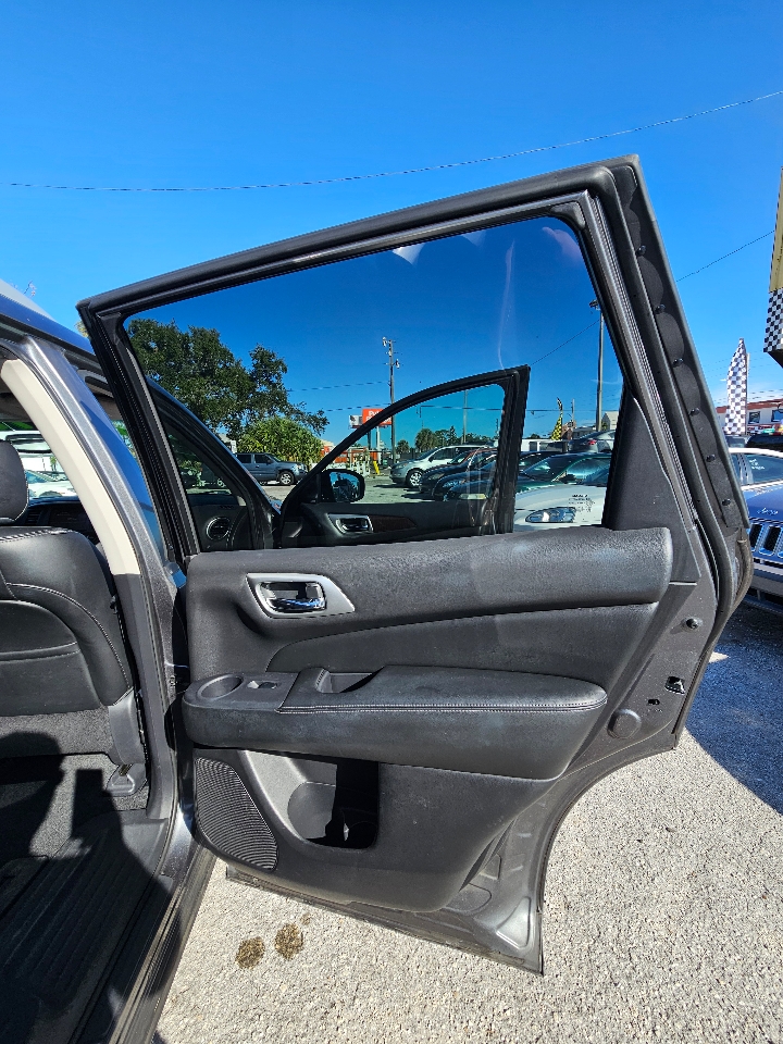 Nissan Pathfinder SL 2WD 2015