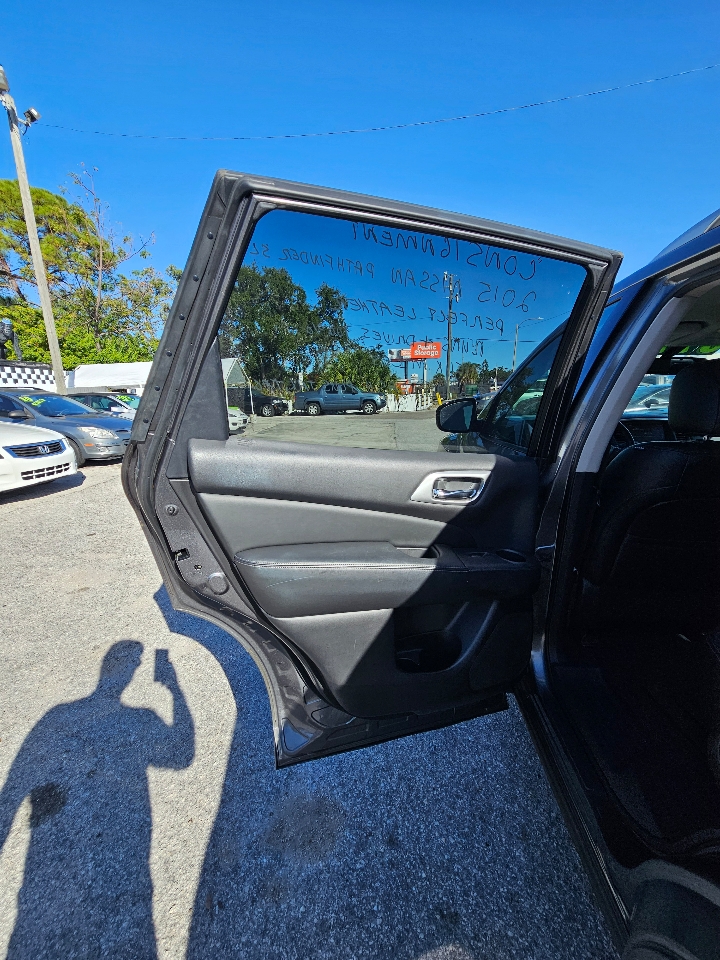 Nissan Pathfinder SL 2WD 2015