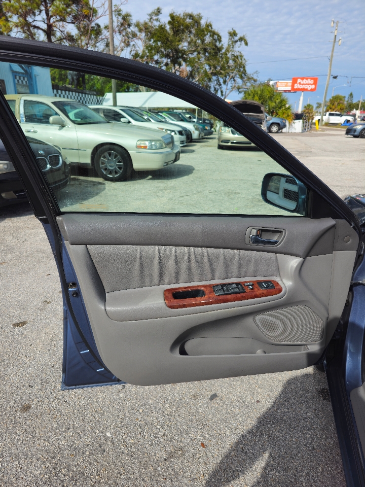 Toyota Camry XLE 4D Sedan 2003