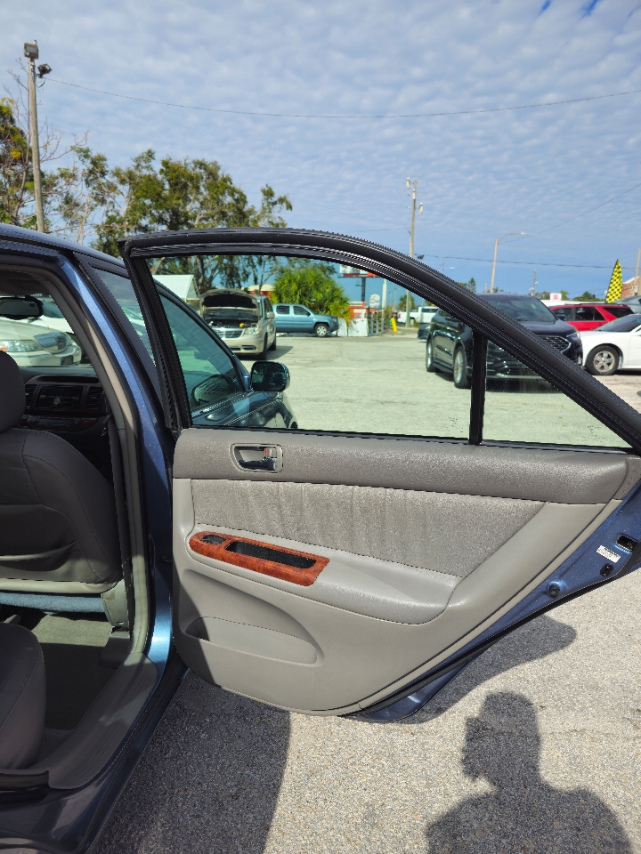 Toyota Camry XLE 4D Sedan 2003