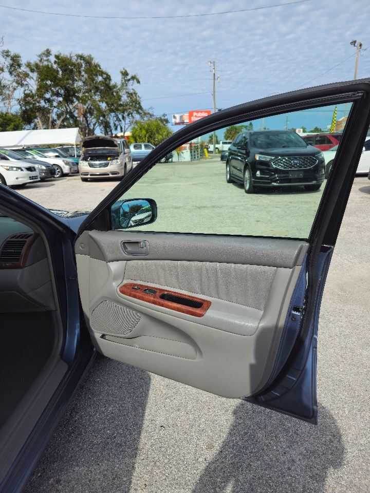 Toyota Camry XLE 4D Sedan 2003