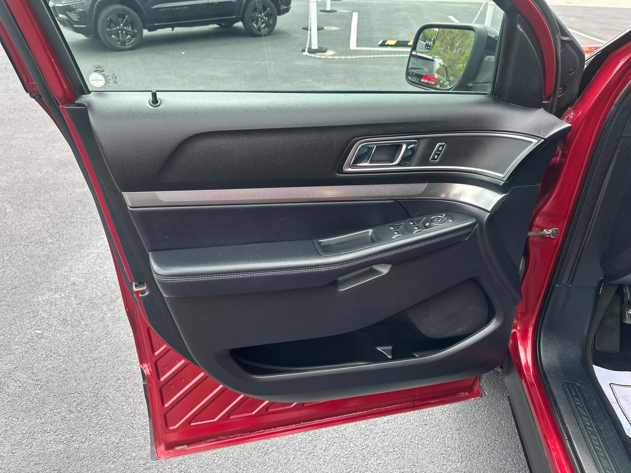 Ford Explorer 4dr 114" WB 4.0L XLT 4WD 2018