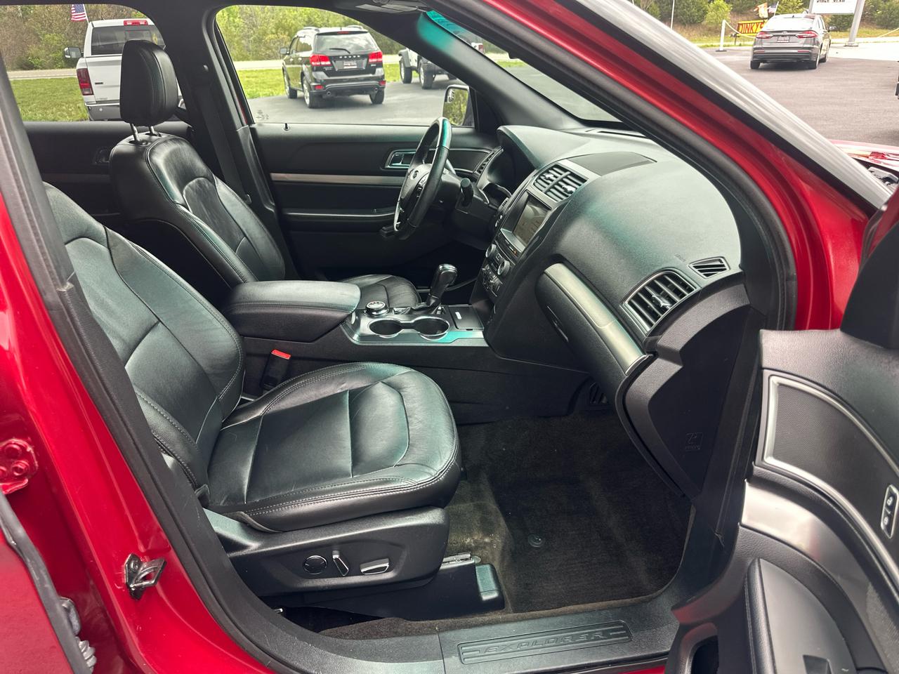 Ford Explorer 4dr 114" WB 4.0L XLT 4WD 2018