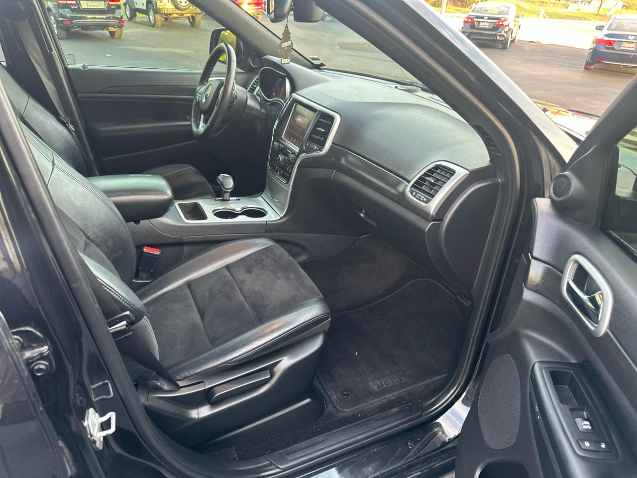 Jeep Grand Cherokee Laredo 4WD 2015