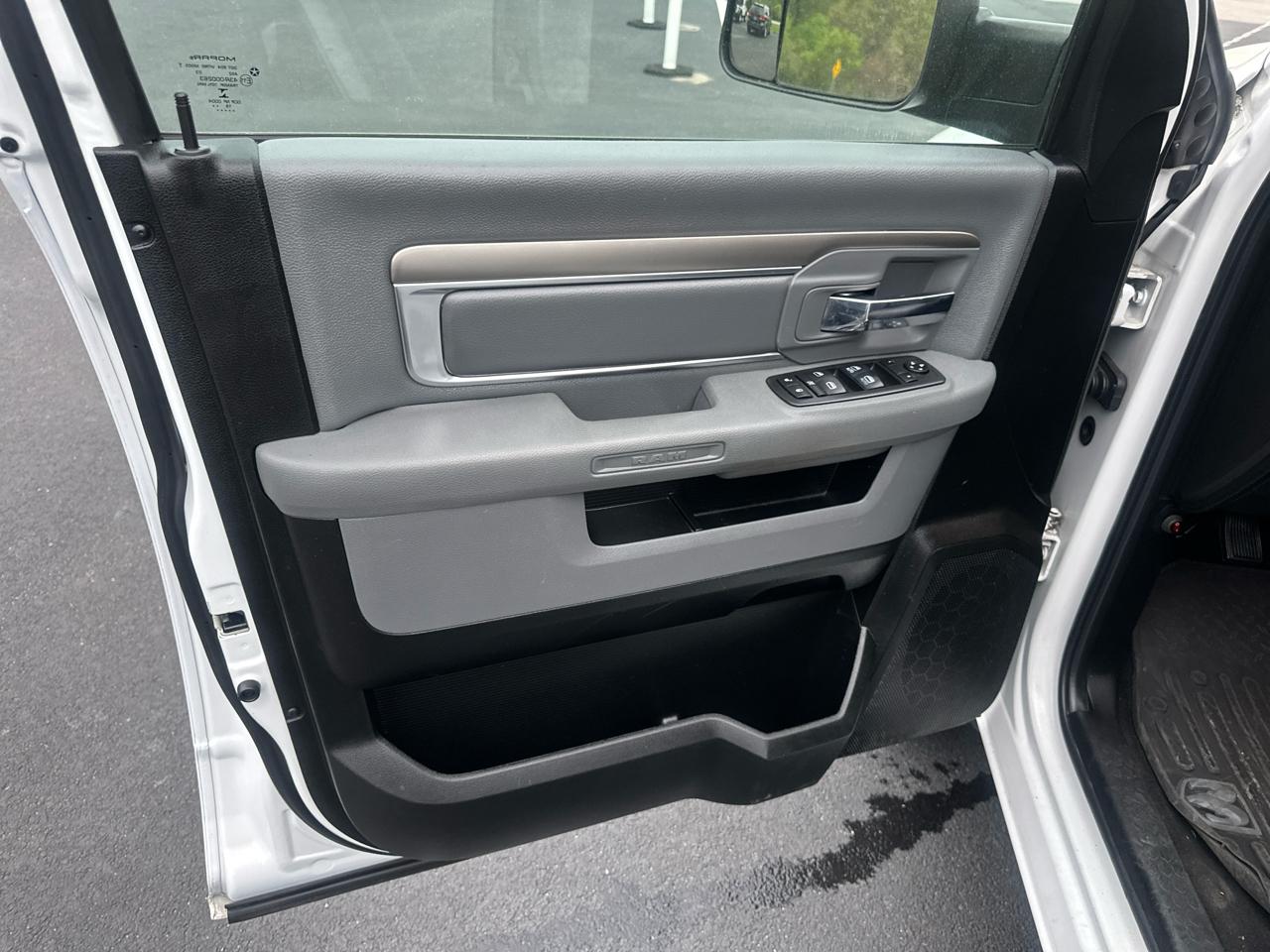 RAM 1500 Classic Tradesman Quad Cab 4WD 2019