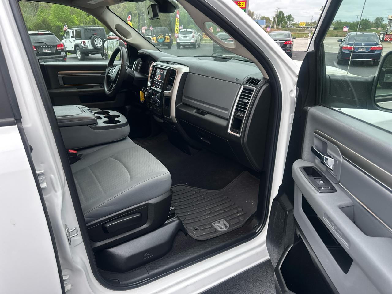 RAM 1500 Classic Tradesman Quad Cab 4WD 2019