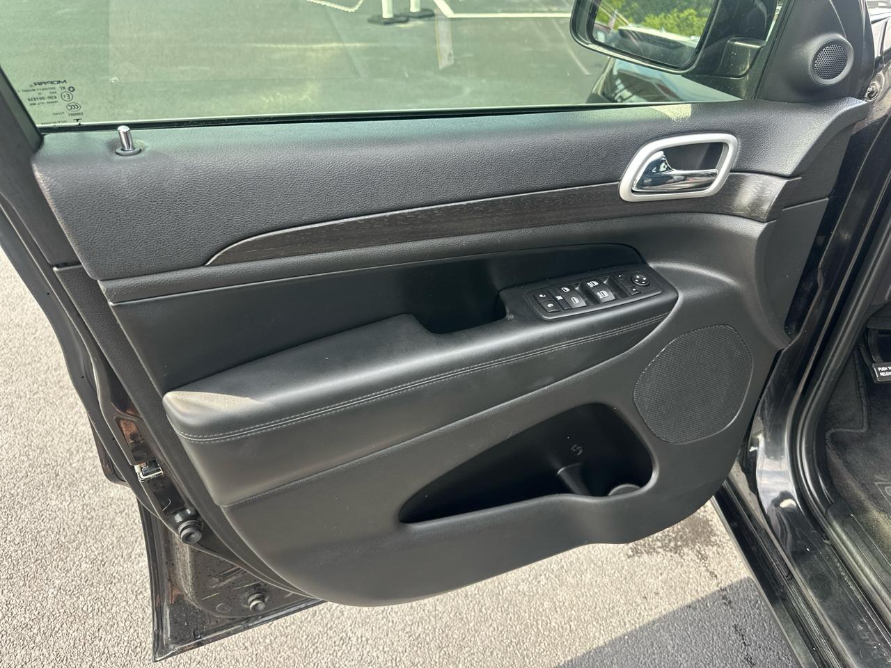 Jeep Grand Cherokee Laredo 4WD 2015