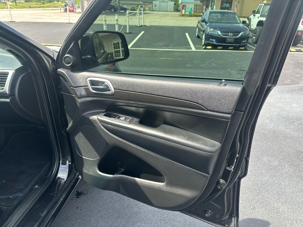 Jeep Grand Cherokee Laredo 4WD 2015