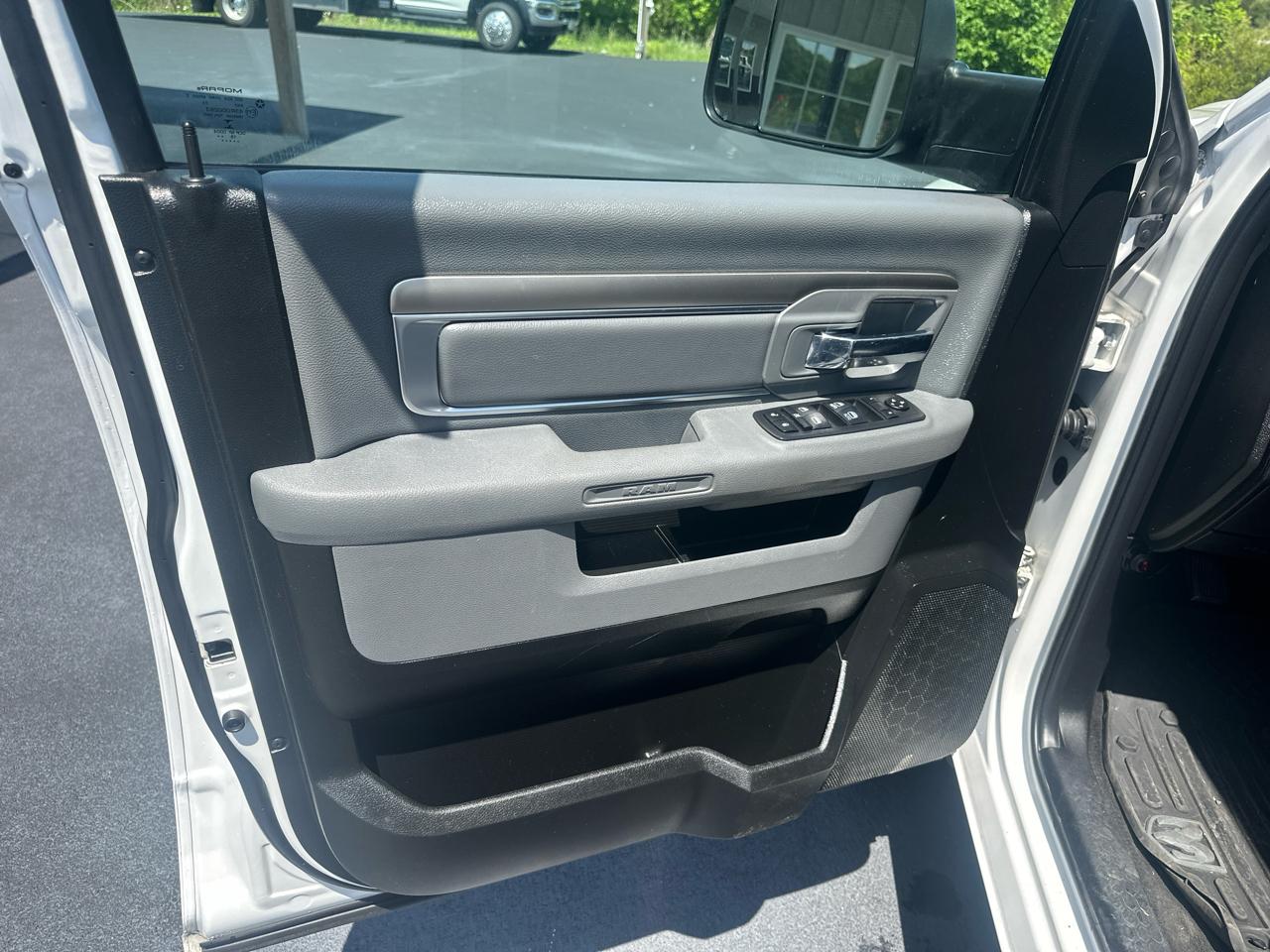 RAM 1500 Classic Tradesman Quad Cab 4WD 2019