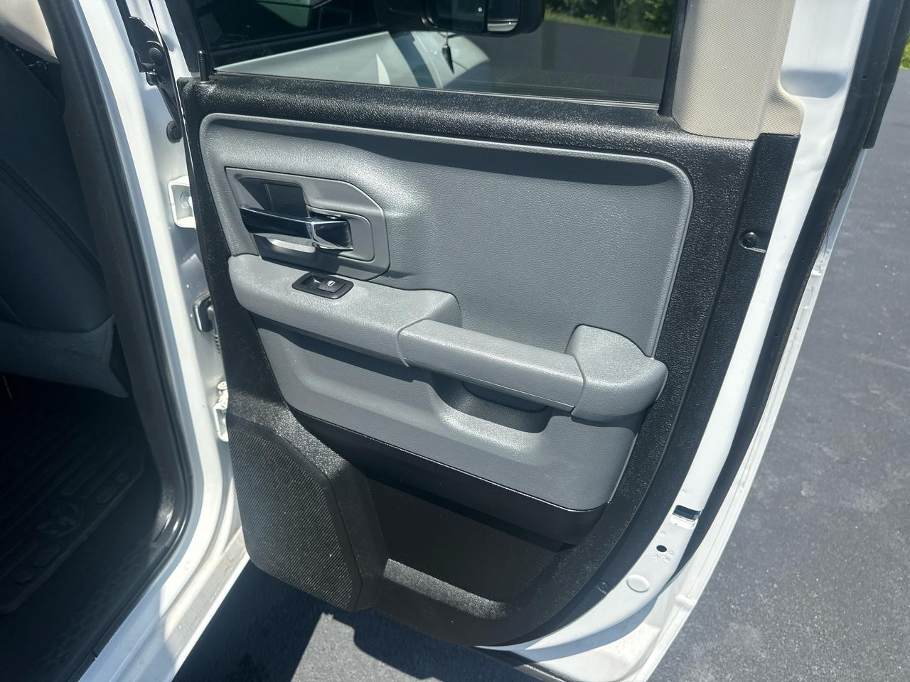 RAM 1500 Classic Tradesman Quad Cab 4WD 2019