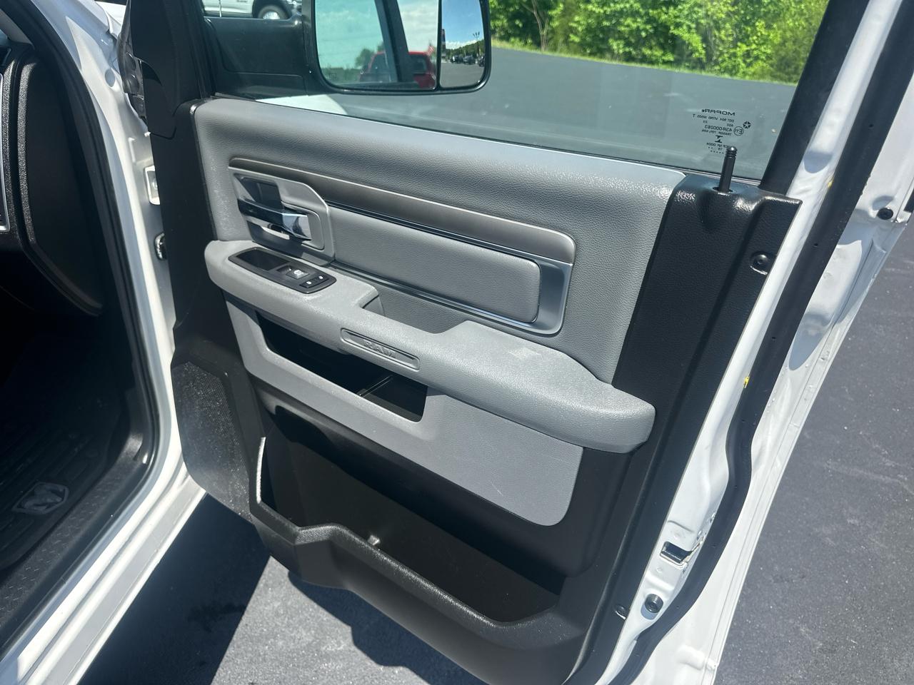 RAM 1500 Classic Tradesman Quad Cab 4WD 2019