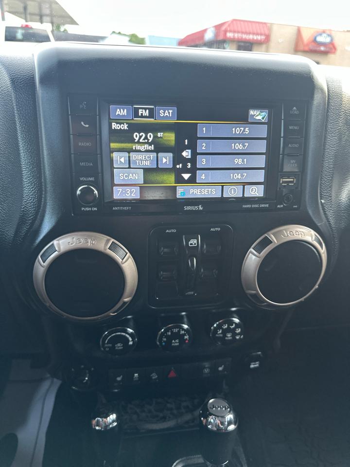 Jeep Wrangler Unlimited Sahara 4WD 2017