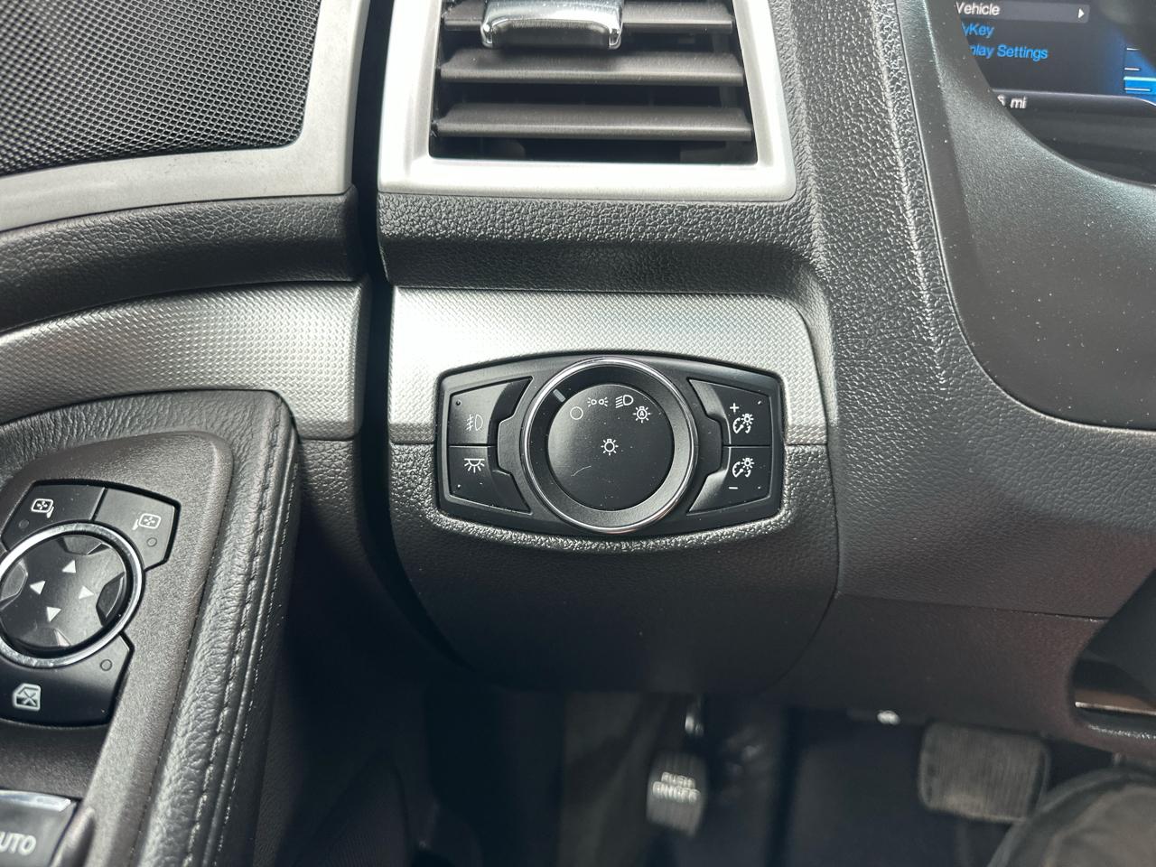 Ford Explorer 4dr 112" WB XLT 4WD 2015