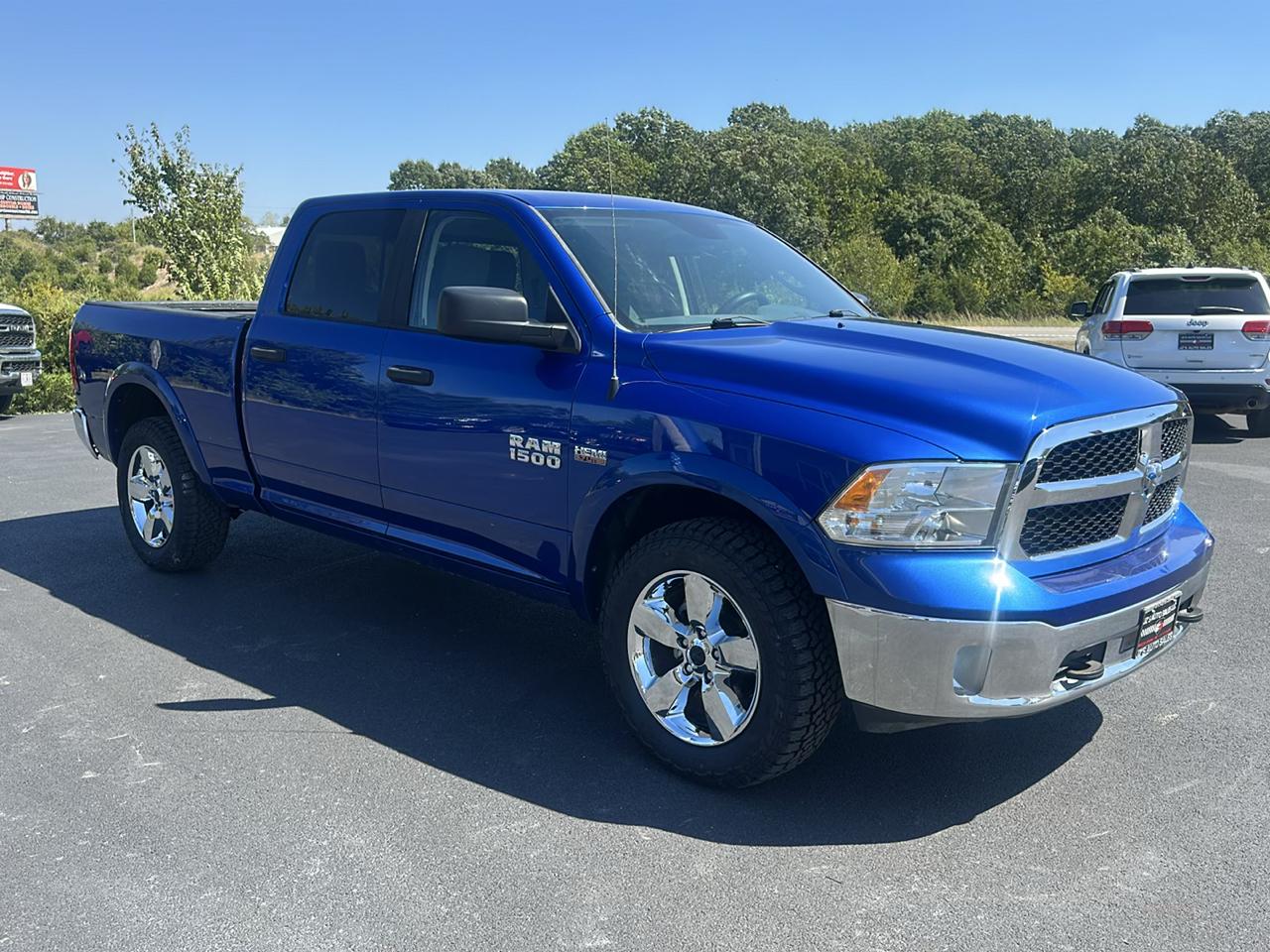 RAM 1500 4WD Crew Cab 140.5" Outdoorsman 2016
