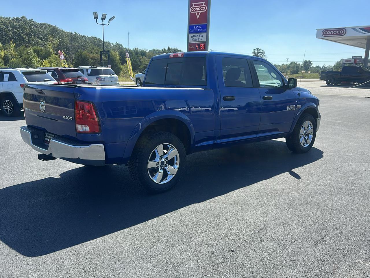 RAM 1500 4WD Crew Cab 140.5" Outdoorsman 2016