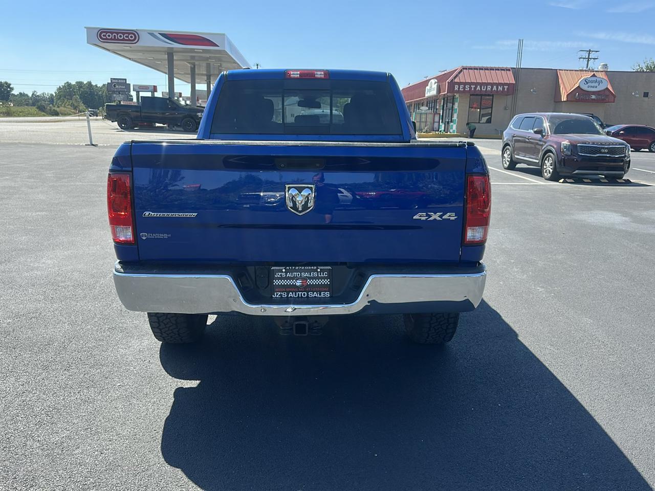 RAM 1500 4WD Crew Cab 140.5" Outdoorsman 2016