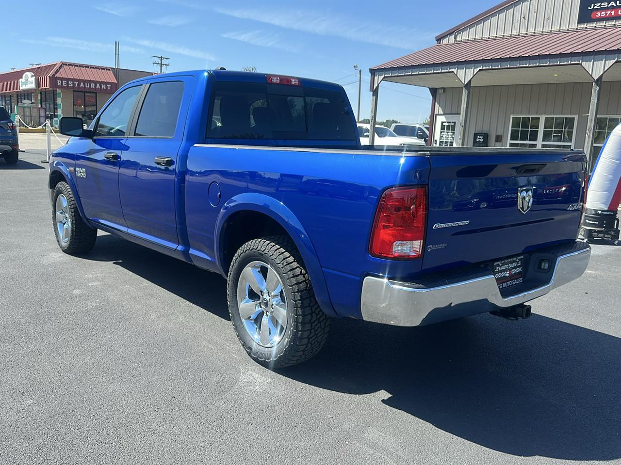 RAM 1500 4WD Crew Cab 140.5" Outdoorsman 2016