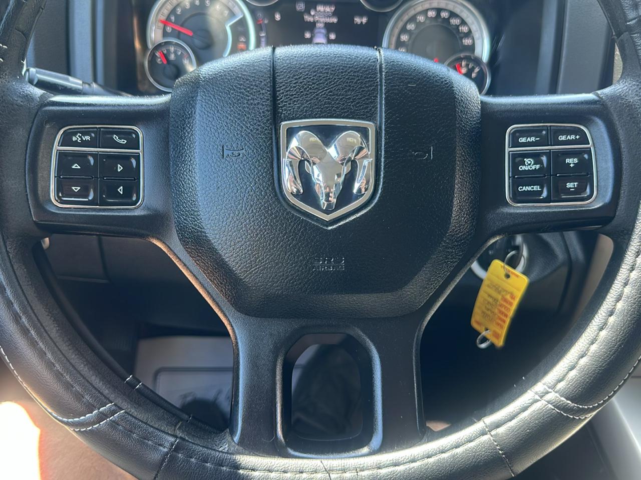 RAM 1500 4WD Crew Cab 140.5" Outdoorsman 2016
