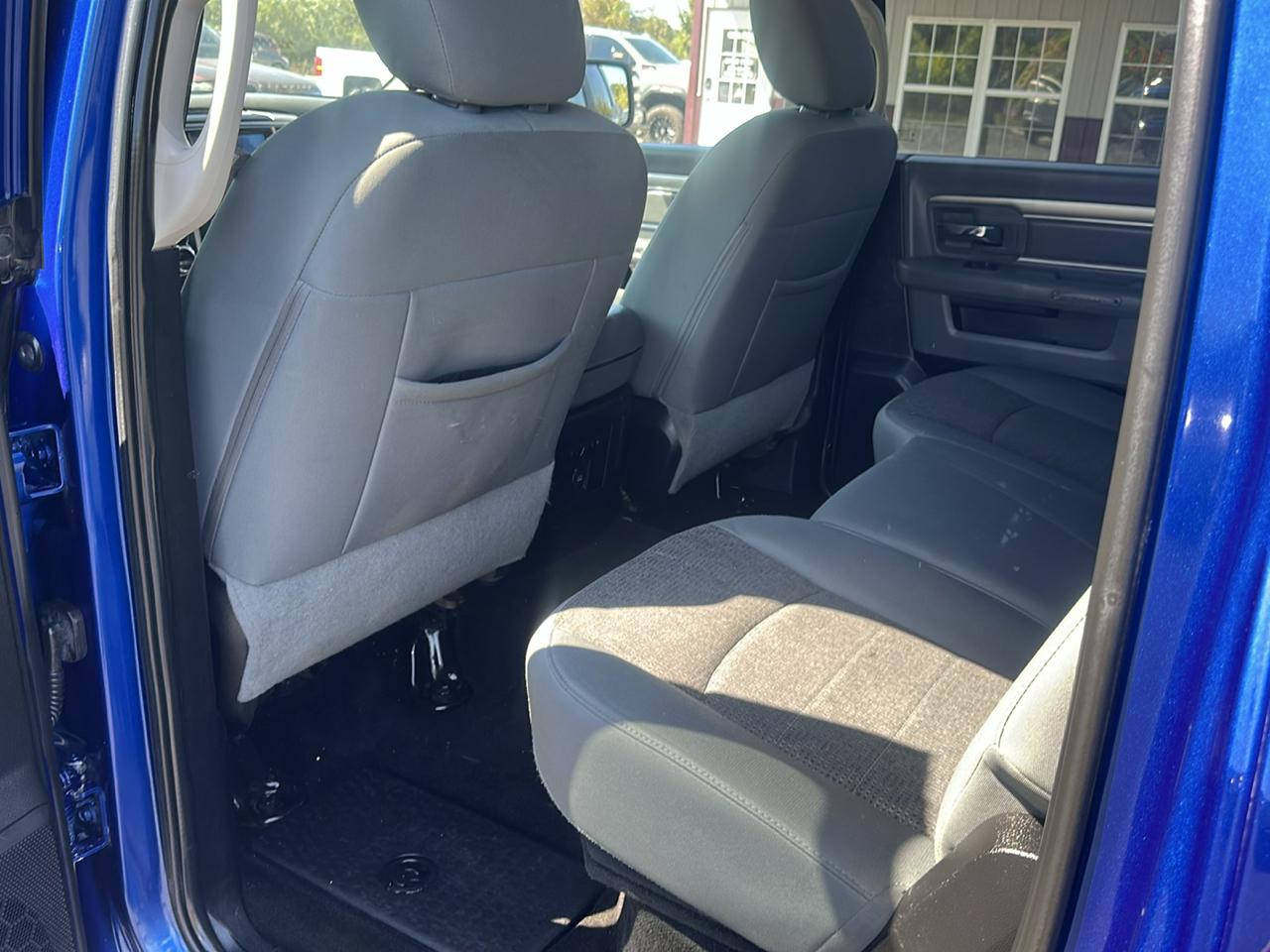 RAM 1500 4WD Crew Cab 140.5" Outdoorsman 2016