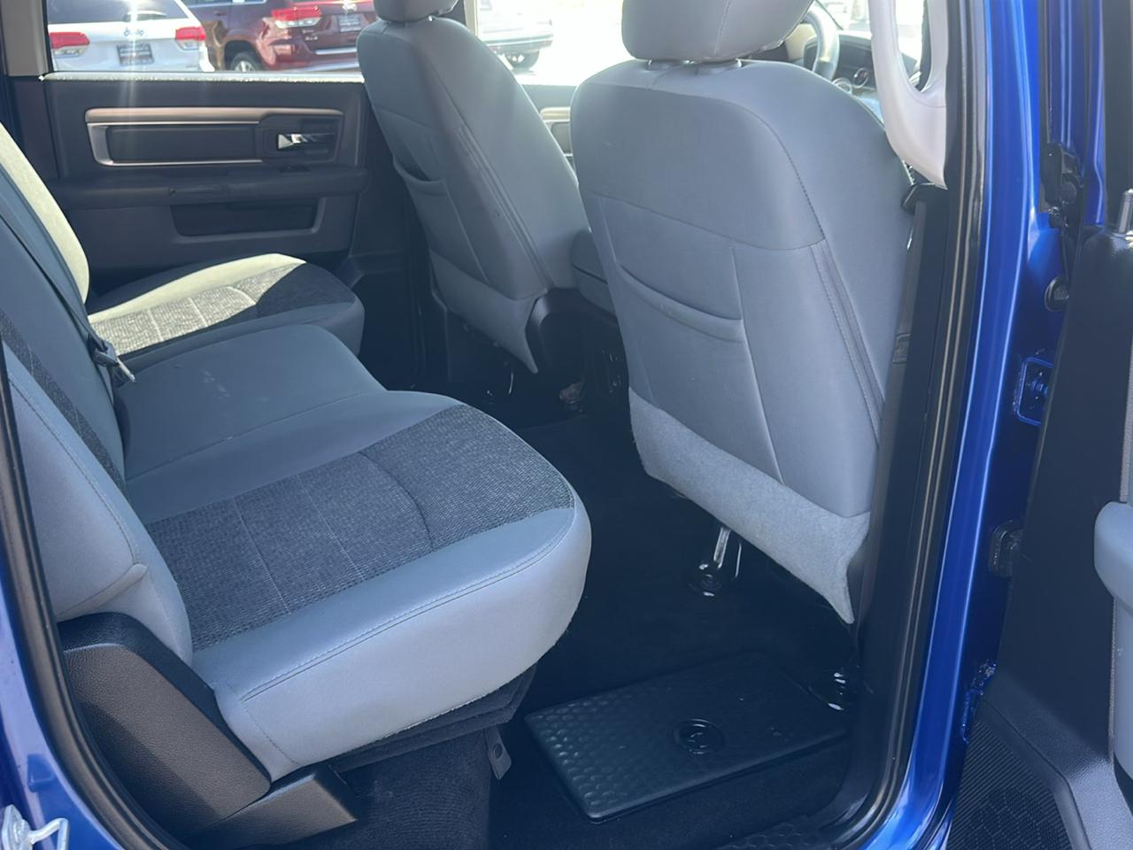 RAM 1500 4WD Crew Cab 140.5" Outdoorsman 2016