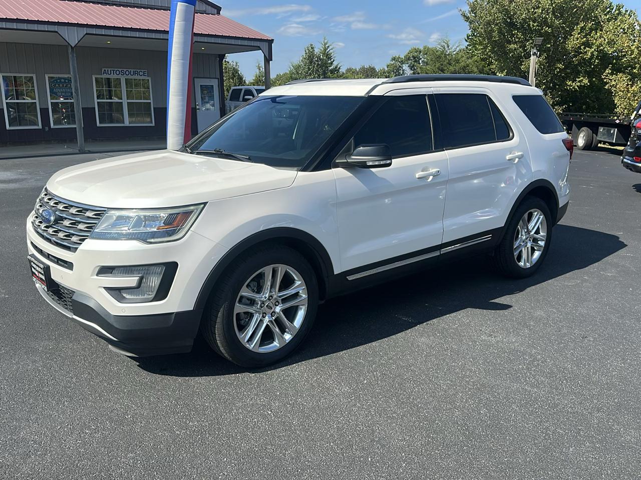 Ford Explorer XLT 4D SUV FWD 2017