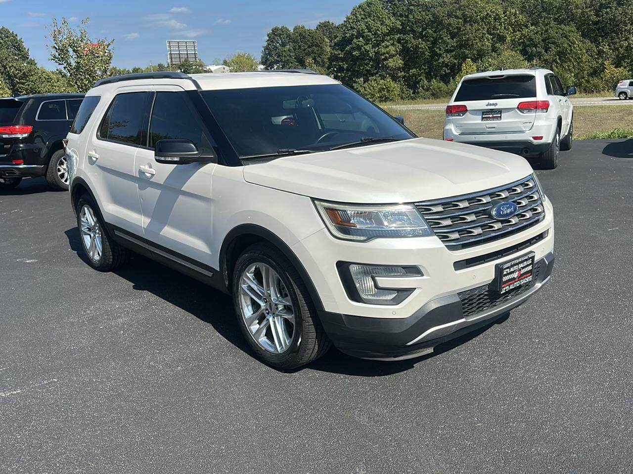 Ford Explorer XLT 4D SUV FWD 2017
