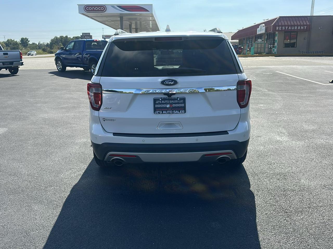 Ford Explorer XLT 4D SUV FWD 2017
