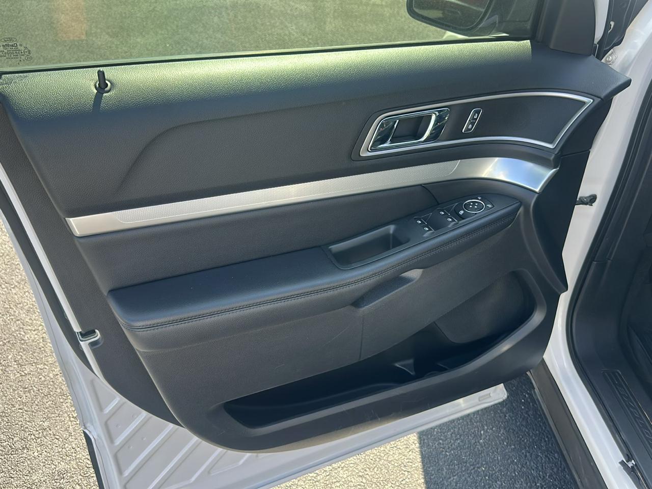 Ford Explorer XLT 4D SUV FWD 2017