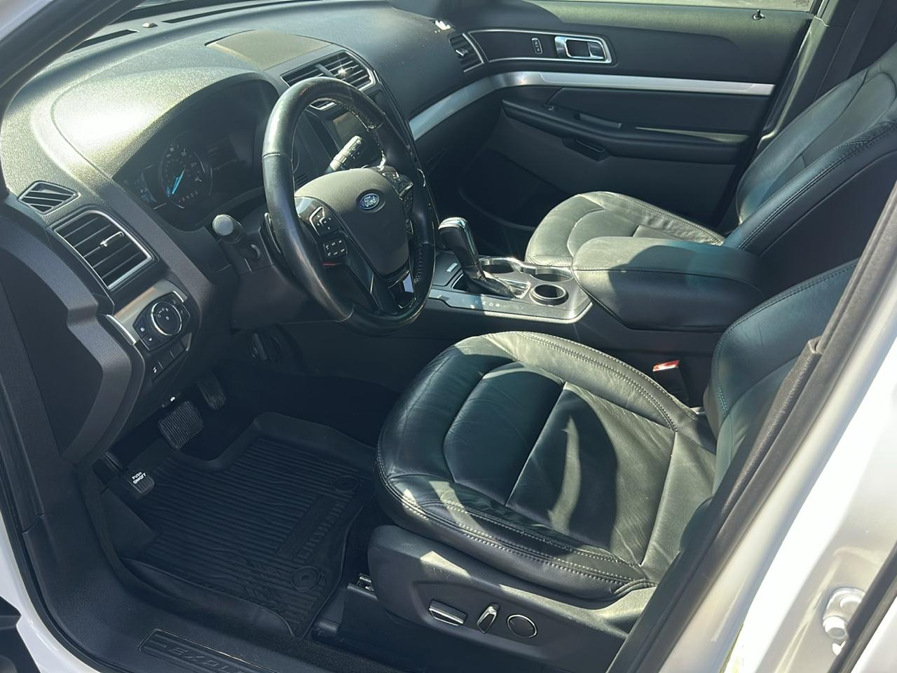 Ford Explorer XLT 4D SUV FWD 2017