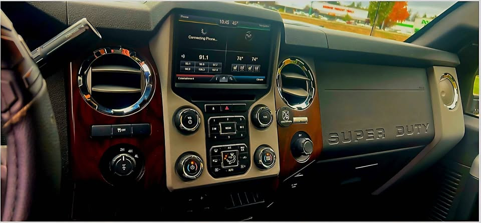 Ford Super Duty F-350 SRW Crew Cab 156" Lariat 2014 Ford Super Duty F-350 SRW Crew Cab 156" Lariat 2014