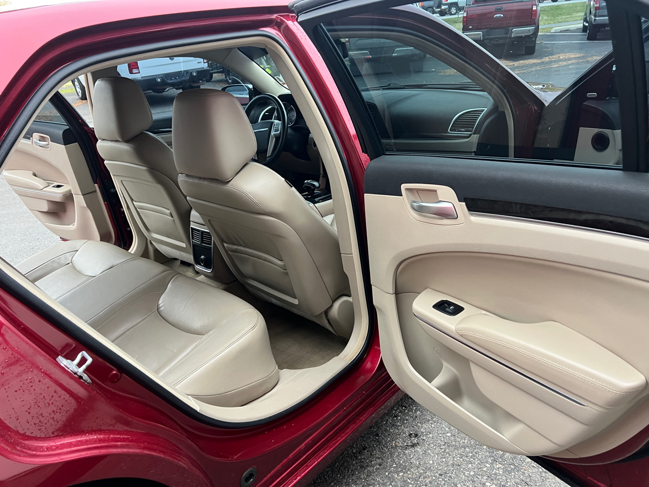 Chrysler 300 4dr Sdn V6 Limited RWD 2012 Chrysler 300 4dr Sdn V6 Limited RWD 2012