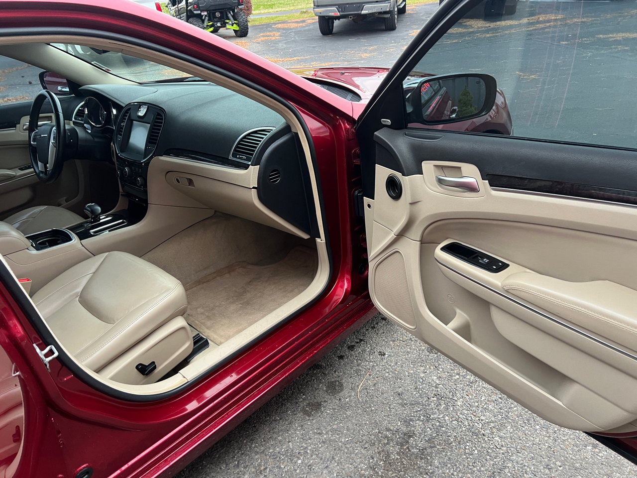 Chrysler 300 4dr Sdn V6 Limited RWD 2012 Chrysler 300 4dr Sdn V6 Limited RWD 2012