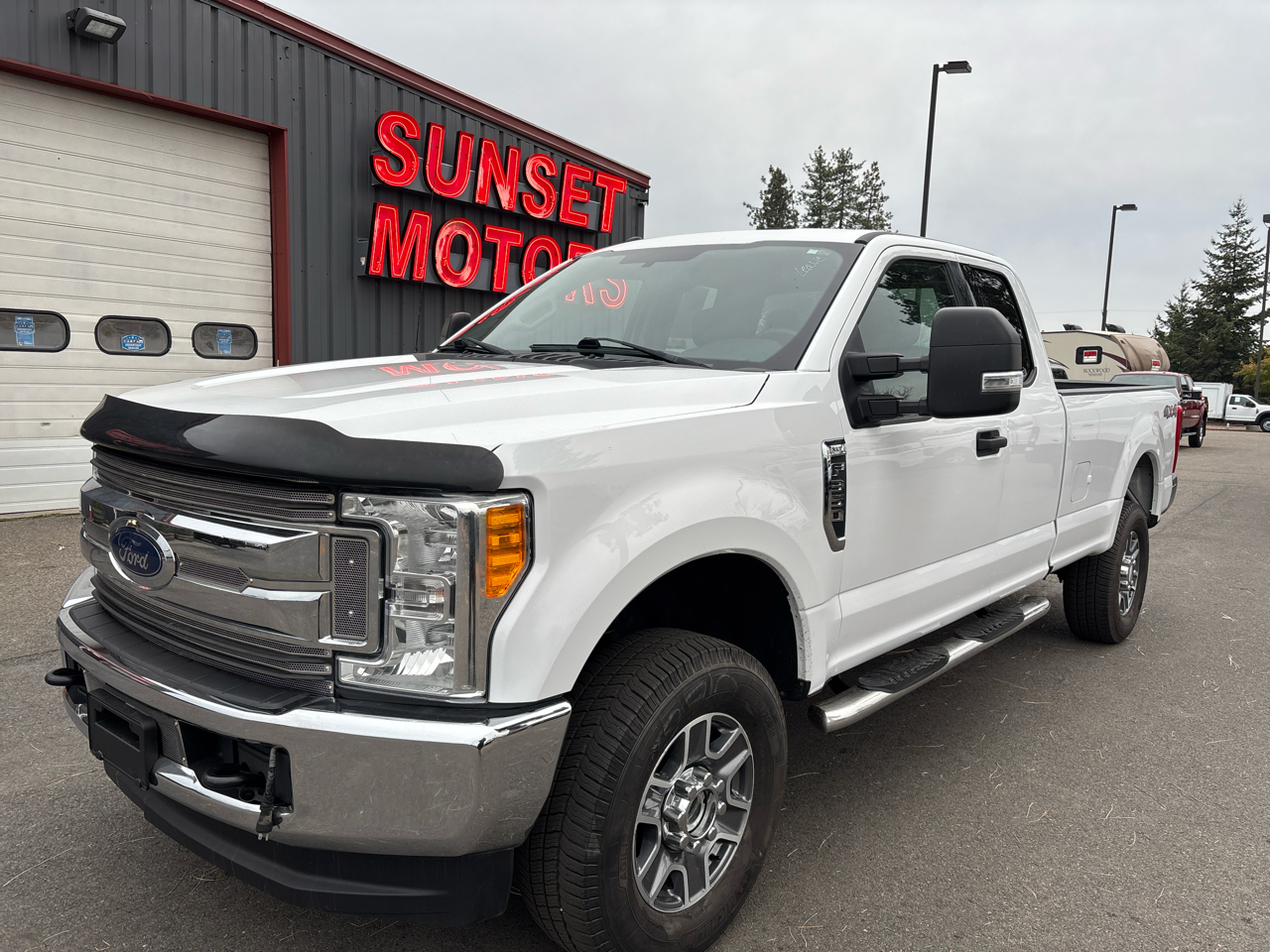 2017 Ford Super Duty F-350 SRW XLT 4WD SuperCab 8' Box