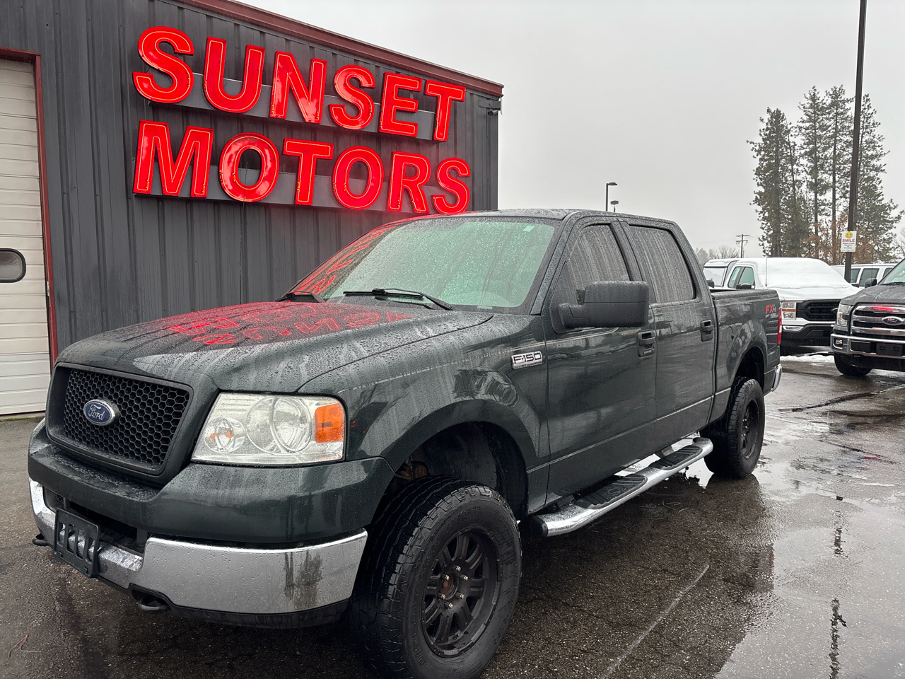 2005 Ford F-150 4WD SuperCrew 145" XLT