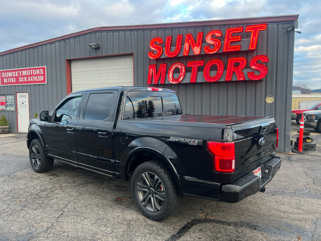 Ford F-150 4WD SuperCrew 145" Lariat 2020