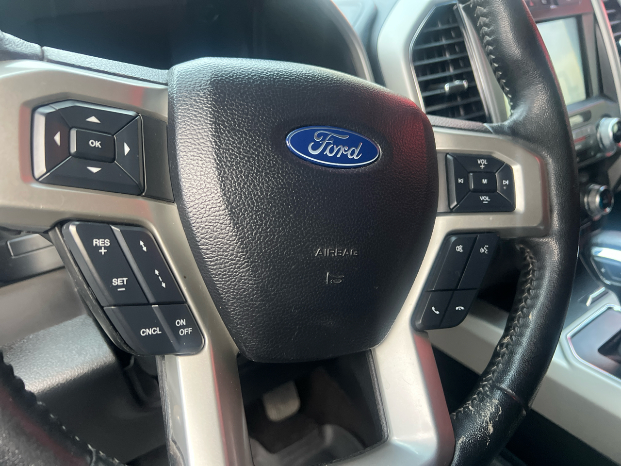 Ford F-150 4WD SuperCrew 145" Lariat 2020