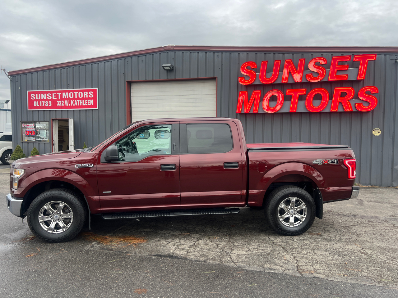 2015 Ford F-150 4WD SuperCrew 145" XLT