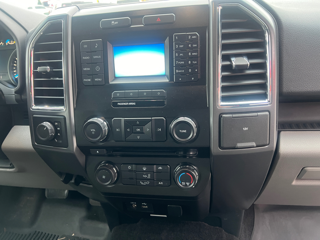 Ford F-150 4WD SuperCrew 145" XLT 2015