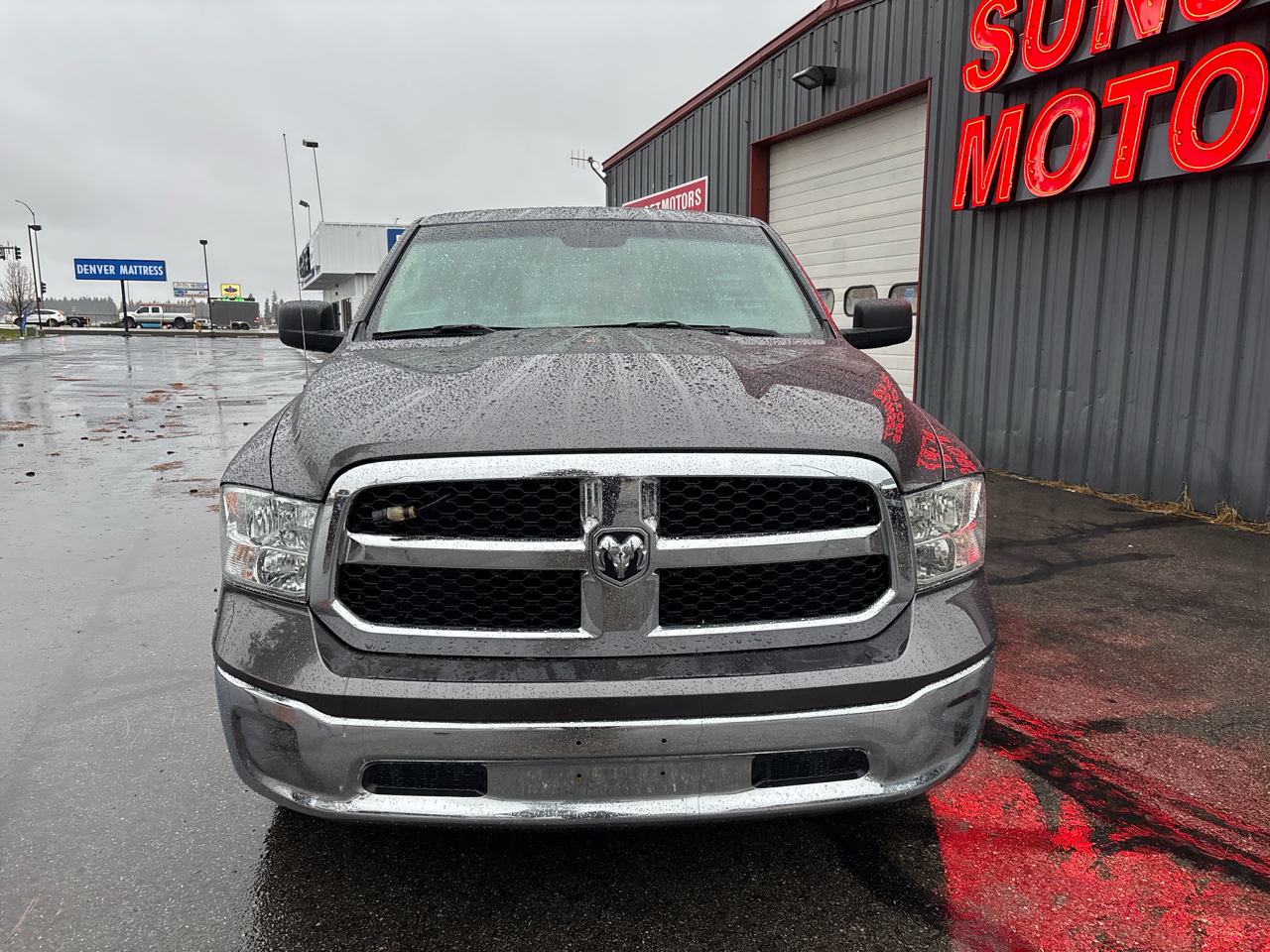 RAM 1500 4WD Quad Cab 140.5" SLT 2017