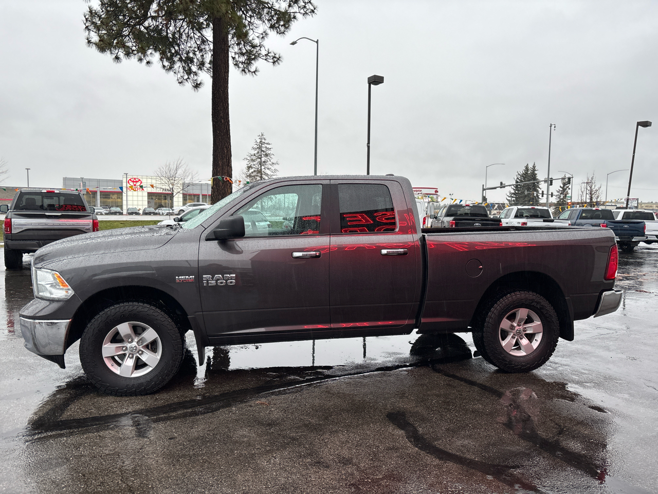 RAM 1500 4WD Quad Cab 140.5" SLT 2017
