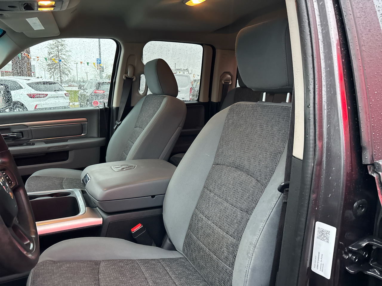 RAM 1500 4WD Quad Cab 140.5" SLT 2017