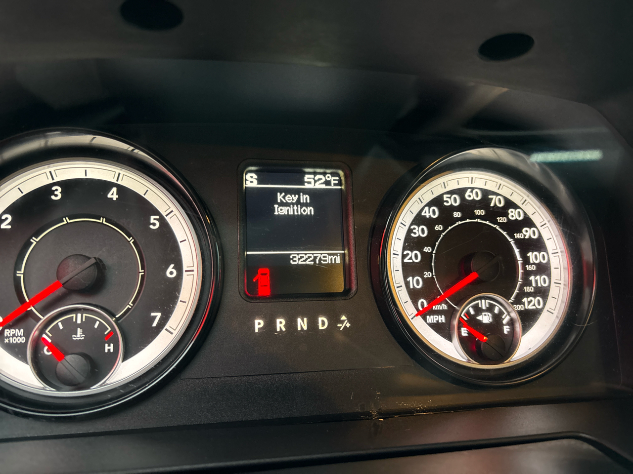 RAM 1500 4WD Quad Cab 140.5" SLT 2017