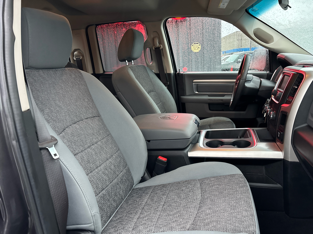 RAM 1500 4WD Quad Cab 140.5" SLT 2017